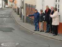 Die Ortsgruppe Rendel begutachtet die Sch�den in der Dorfelder Stra�e