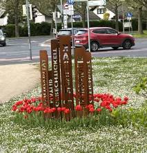 Skulptur mit Tulpenrondell