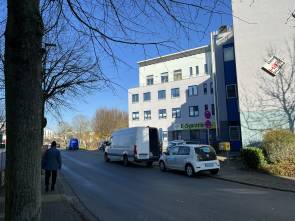 Kastenwagen im absoluten Halteverbot