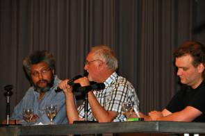 Moderator Hofmann und Fachleute Prof. Hafeneger und Andreas Balser