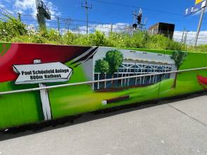 Wegweiser am Bahnhof Groß Karben