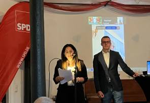 Begrüßung durch die Vorsitzenden Sarah Al Rachid und Benedict Heybeck