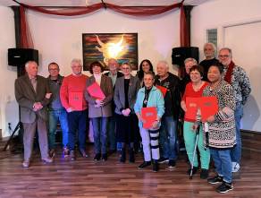 Alle Jubilare mit Natalie Pawlik und Sarah Al Rachid (Mitte)