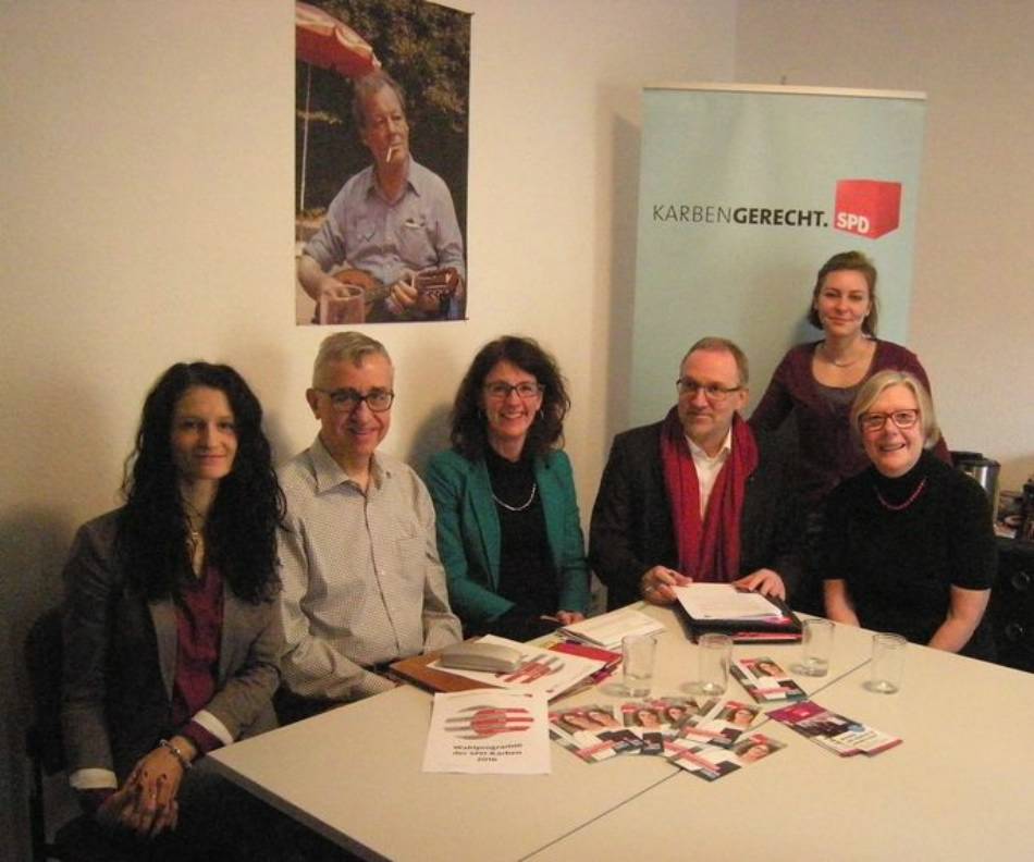 (v.l.) Anja Singer (Listenplatz 4), Ralf Schreyrer (Listenplatz 3), Susanne Kassold (Bügermeisterkandidatin), Thomas Görlich (Listenplatz 1), Nora Zado (Listenplatz 2), Christel Zobeley (Parteivorsitzende, Listenplatz 10)