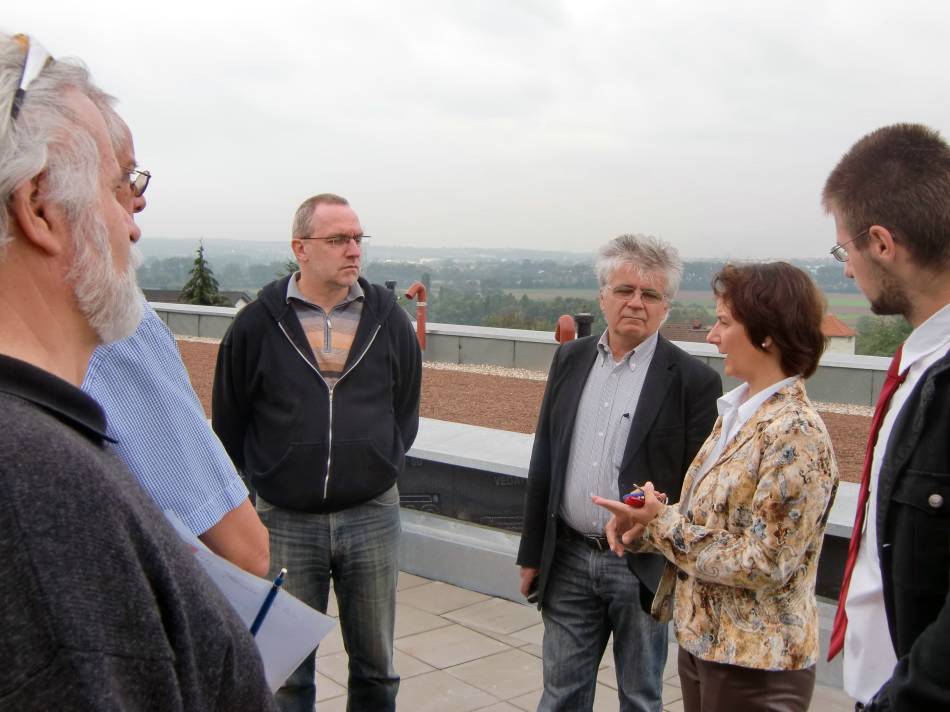 Auf der Terrasse des Hauses mit Bick auf den Taunus, von links nach rechts:Ludwig Gresch, Hans-Jürgen Kuhl, Thomas Görlich, Milos Dotlic, Gabriele Roettger und Oliver Lietz