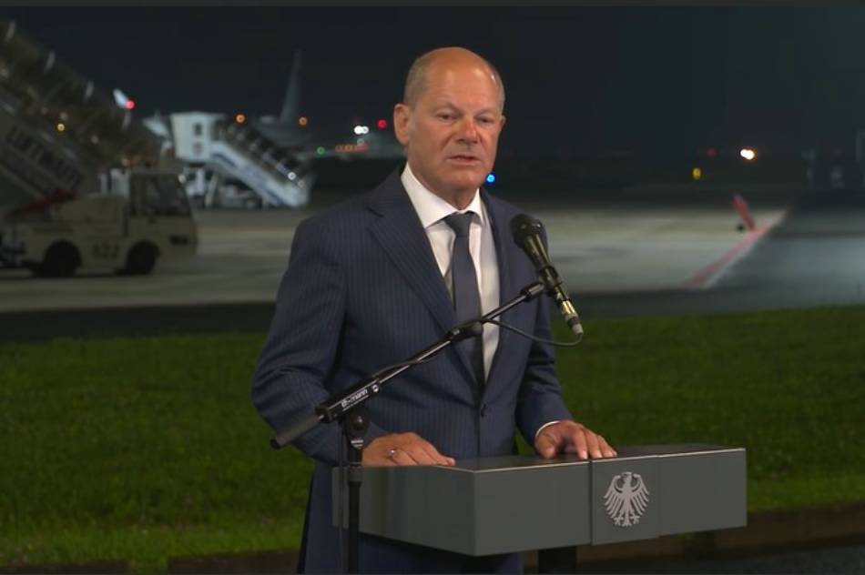 Bundeskanzler Olaf Scholz auf dem Fllughafen Köln-Bonn Bundeskanzler Olaf Scholz auf dem Fllughafen Köln-Bonn