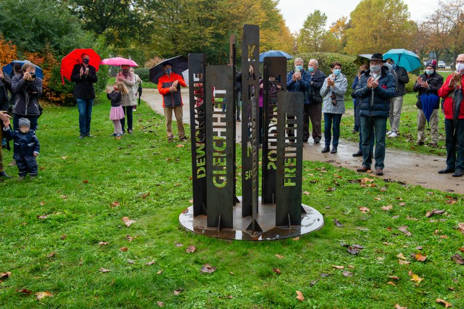 Die neue Skulptur im Karbener Skulpturenpark 1