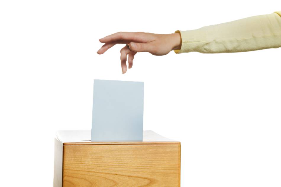 Frau im Wahllokal - Credit: Colourbox.de