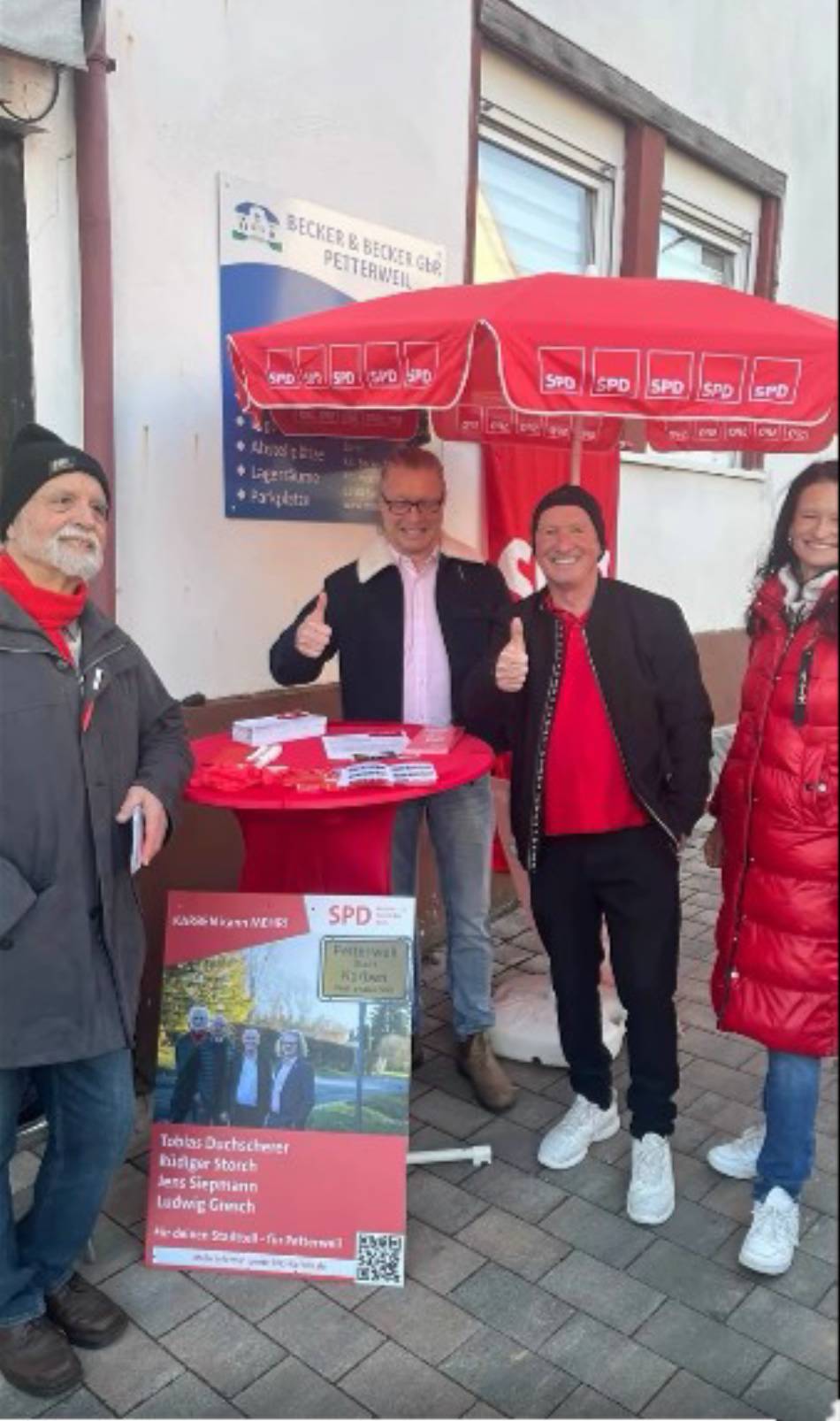 Infostand Petterweil: v.l.: Ludwig Gresch, Tobias Duchscherer, Rüdiger Storch, Anja Singer