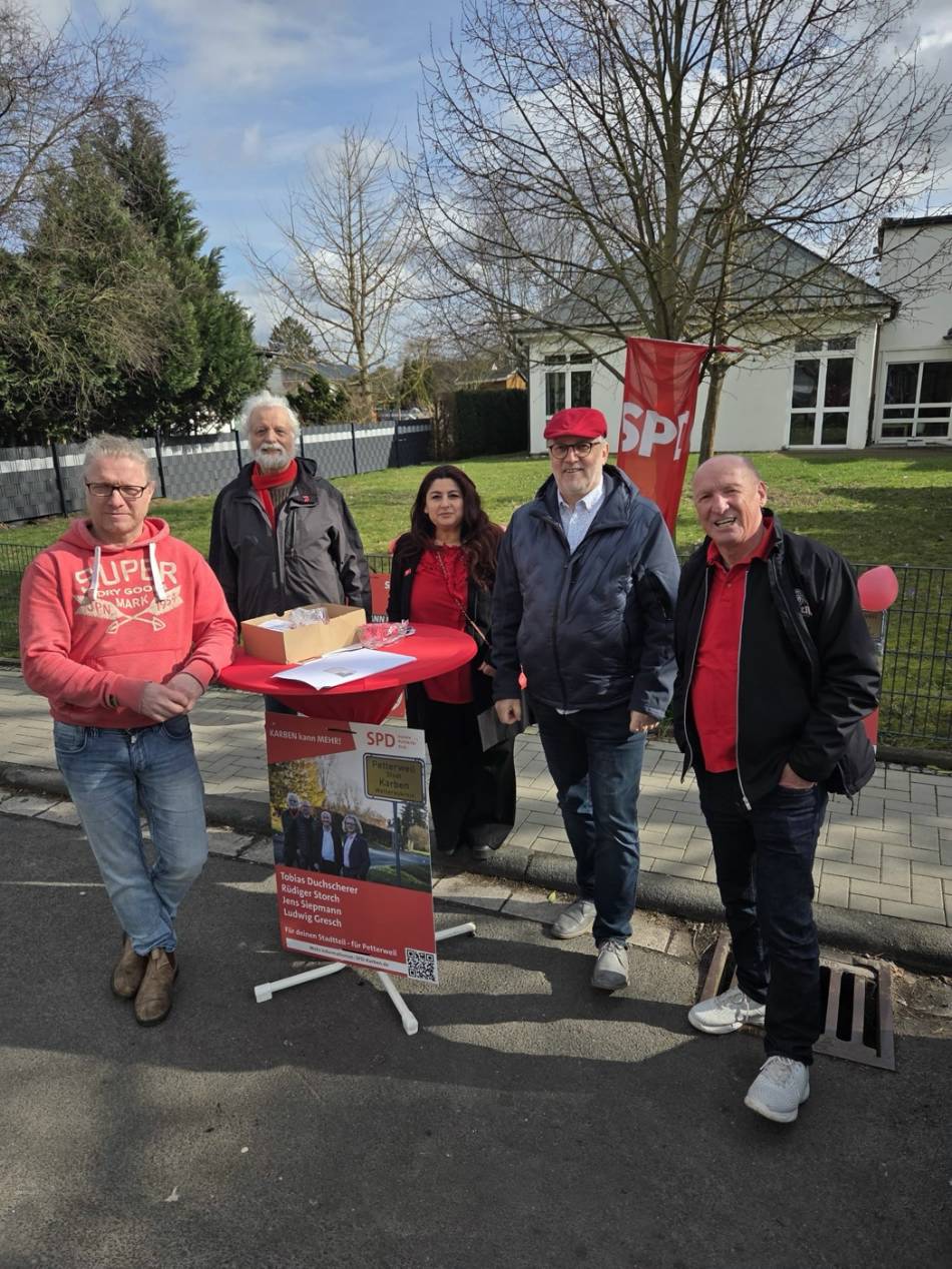 Infostand Petterweil: v.l.: Tobias Duchscherer, Ludwig Gresch, Angela Hermanns-Georgis, Thomas Görlich, Rüdiger Storch