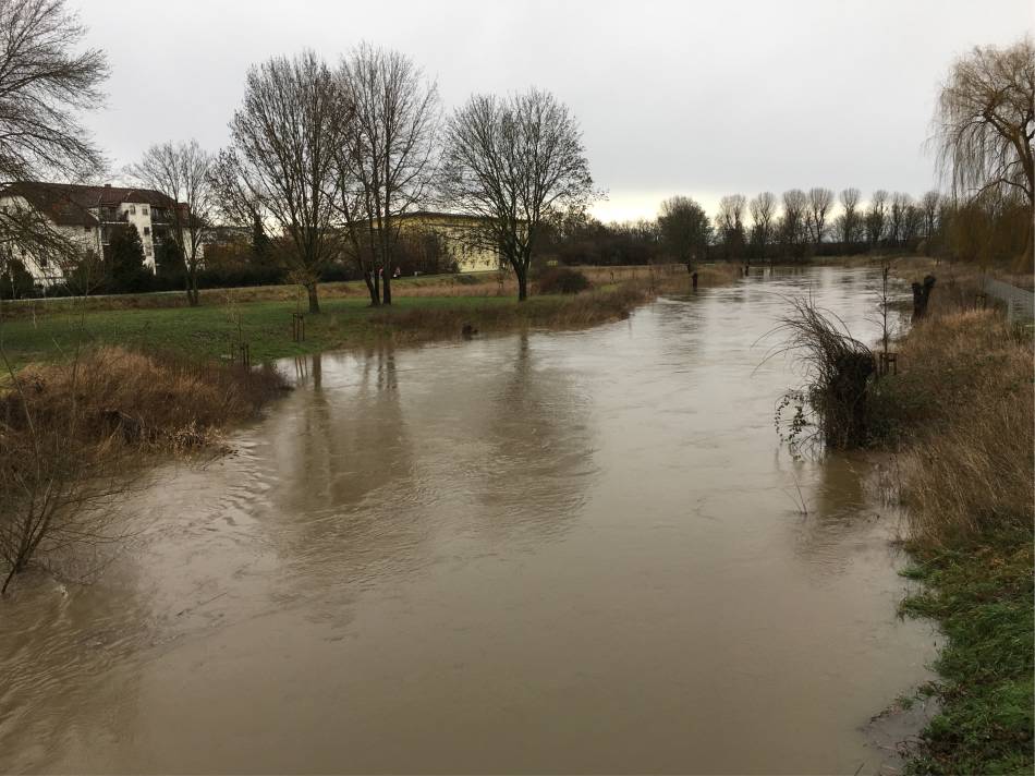 Nidda mit hohem Wasserstand Nidda mit hohem Wasserstand