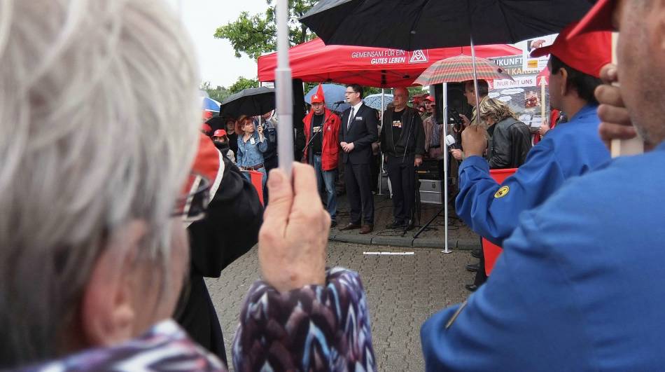 Thorsten Schäfer Gümbel unterstützt Forderungen der Conti-Mitarbeiter: Demonstration für ein Ende des Gehaltsverzichts